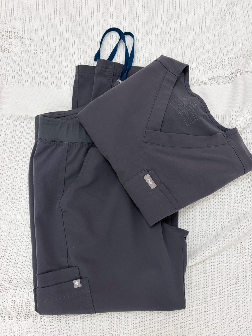 Figs Men's Scrub Set SIZE TOP LARGE  & PANTS MEDIUM/SMALL